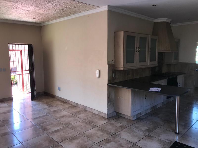 To Let 2 Bedroom Property for Rent in Little Falls Gauteng