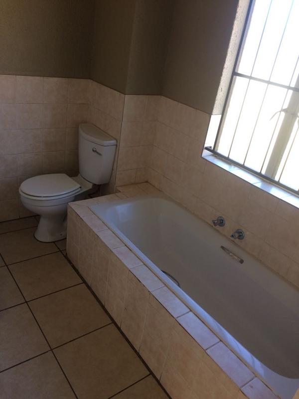 1 Bedroom Property for Sale in Ruimsig Gauteng