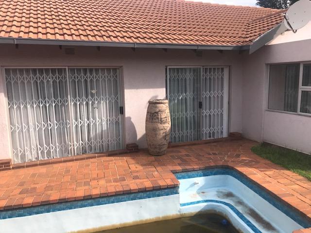 4 Bedroom Property for Sale in Witpoortjie Gauteng