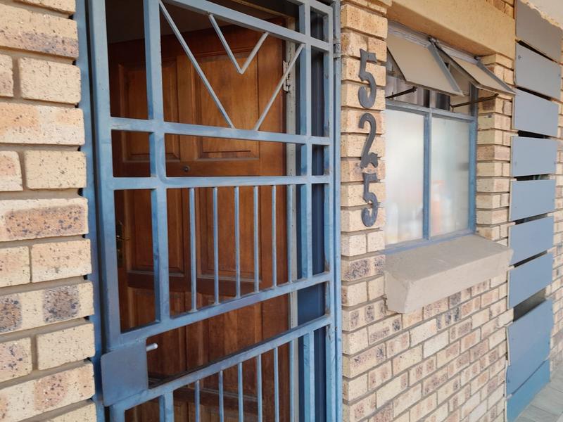 To Let 1 Bedroom Property for Rent in Karenpark Gauteng