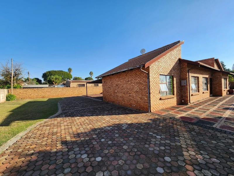 5 Bedroom Property for Sale in The Orchards Gauteng