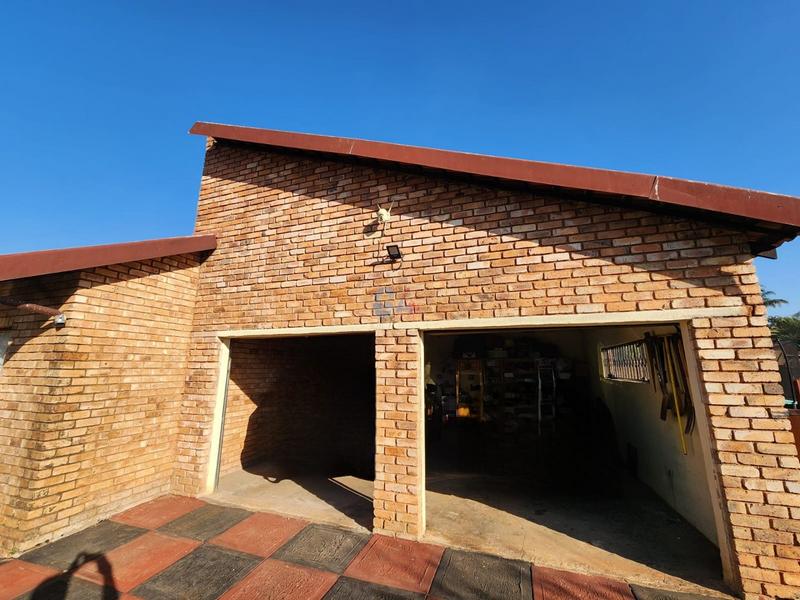 5 Bedroom Property for Sale in The Orchards Gauteng