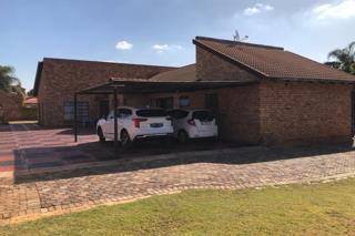 5 Bedroom Property for Sale in The Orchards Gauteng