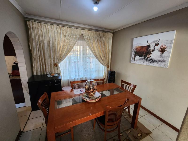 5 Bedroom Property for Sale in The Orchards Gauteng