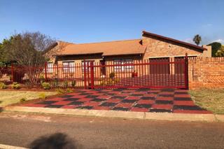 5 Bedroom Property for Sale in The Orchards Gauteng