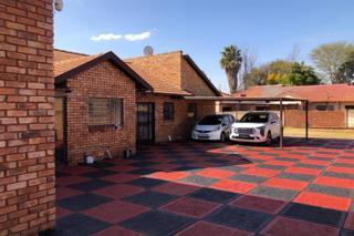 5 Bedroom Property for Sale in The Orchards Gauteng