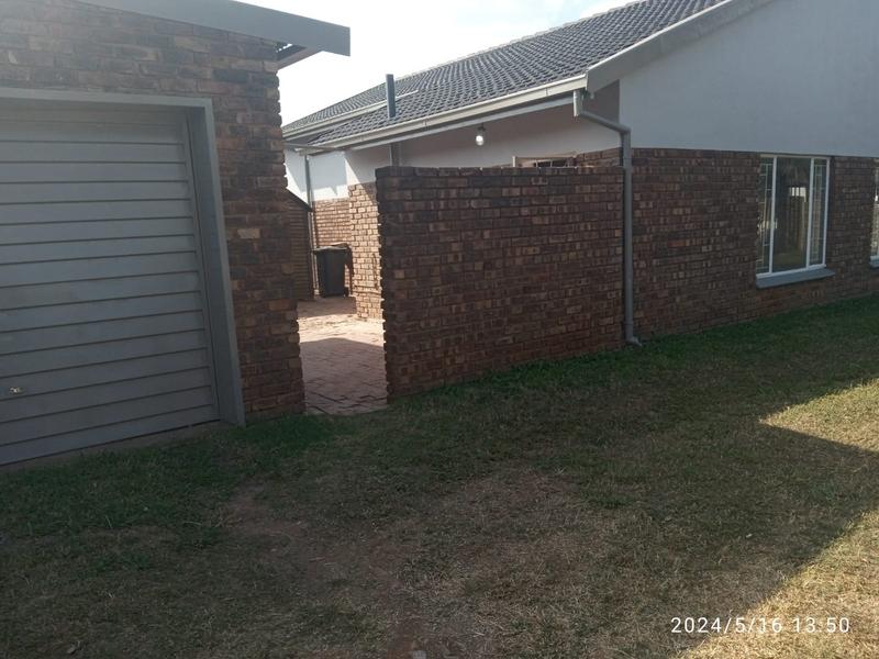 4 Bedroom Property for Sale in Theresa Park Gauteng