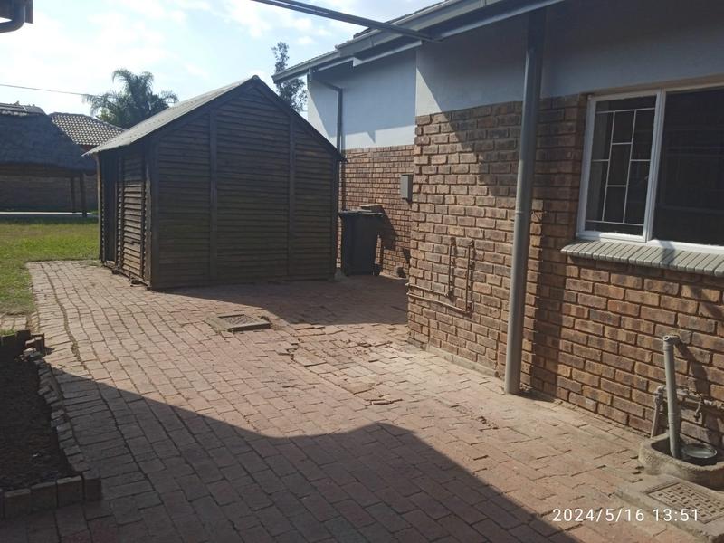 4 Bedroom Property for Sale in Theresa Park Gauteng