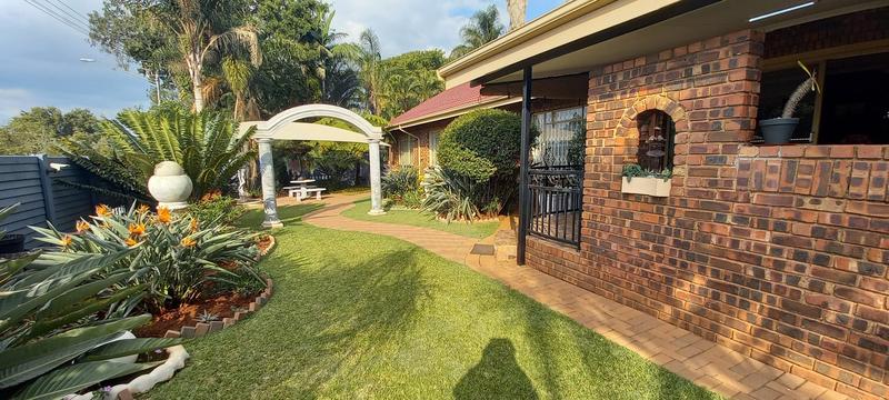 4 Bedroom Property for Sale in Dorandia Gauteng