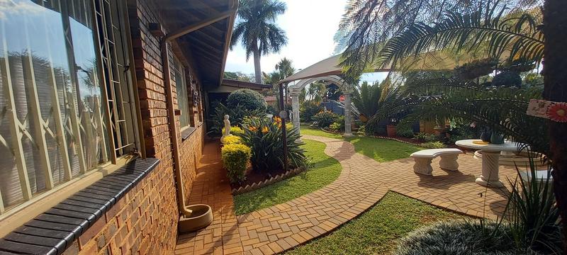 4 Bedroom Property for Sale in Dorandia Gauteng