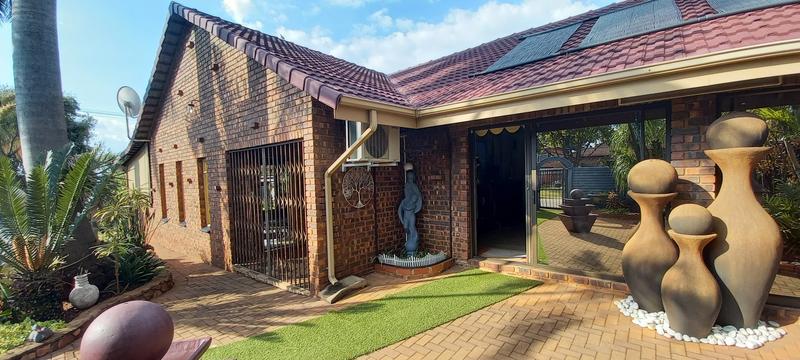 4 Bedroom Property for Sale in Dorandia Gauteng