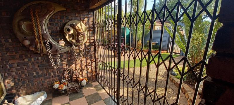 4 Bedroom Property for Sale in Dorandia Gauteng