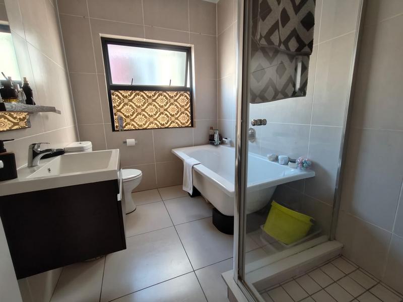 2 Bedroom Property for Sale in Fourways Gauteng