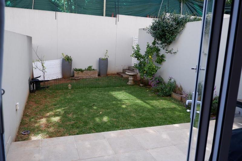 2 Bedroom Property for Sale in Linden Gauteng