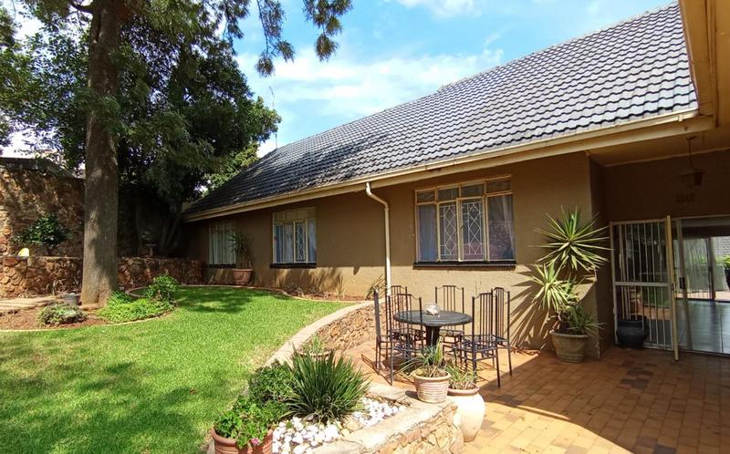 5 Bedroom Property for Sale in Quellerina Gauteng