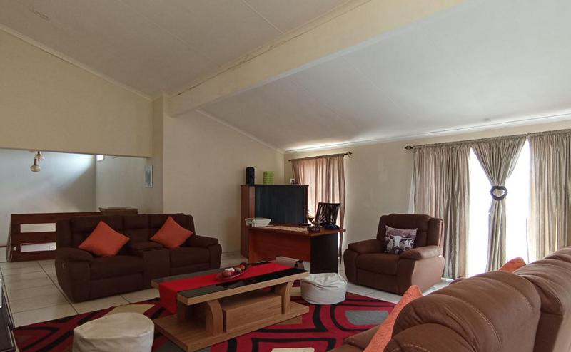 5 Bedroom Property for Sale in Quellerina Gauteng