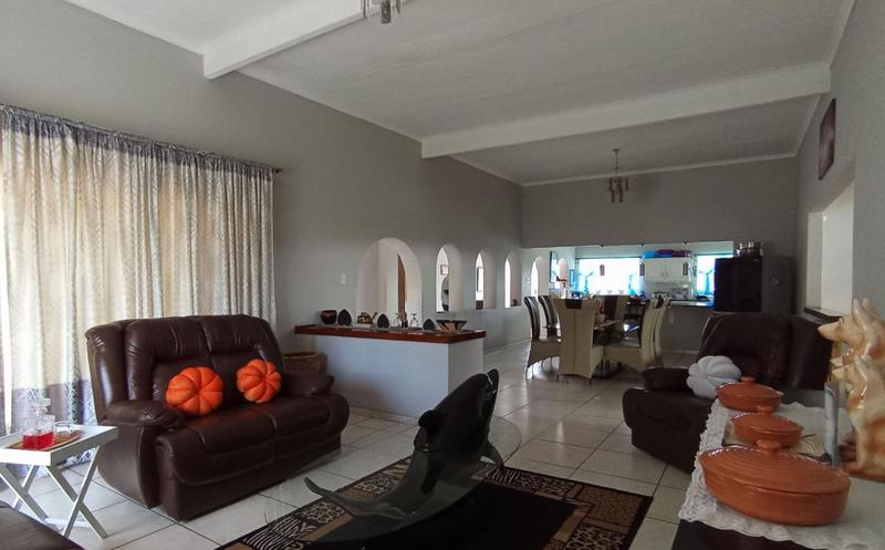 5 Bedroom Property for Sale in Quellerina Gauteng