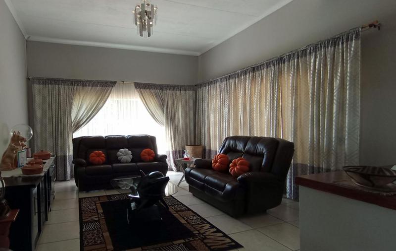 5 Bedroom Property for Sale in Quellerina Gauteng