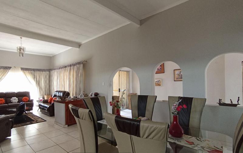 5 Bedroom Property for Sale in Quellerina Gauteng