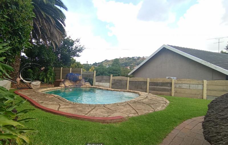 5 Bedroom Property for Sale in Quellerina Gauteng