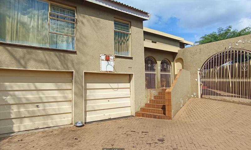 5 Bedroom Property for Sale in Quellerina Gauteng