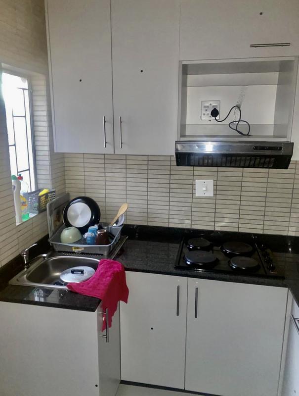 To Let 1 Bedroom Property for Rent in Kenilworth Gauteng