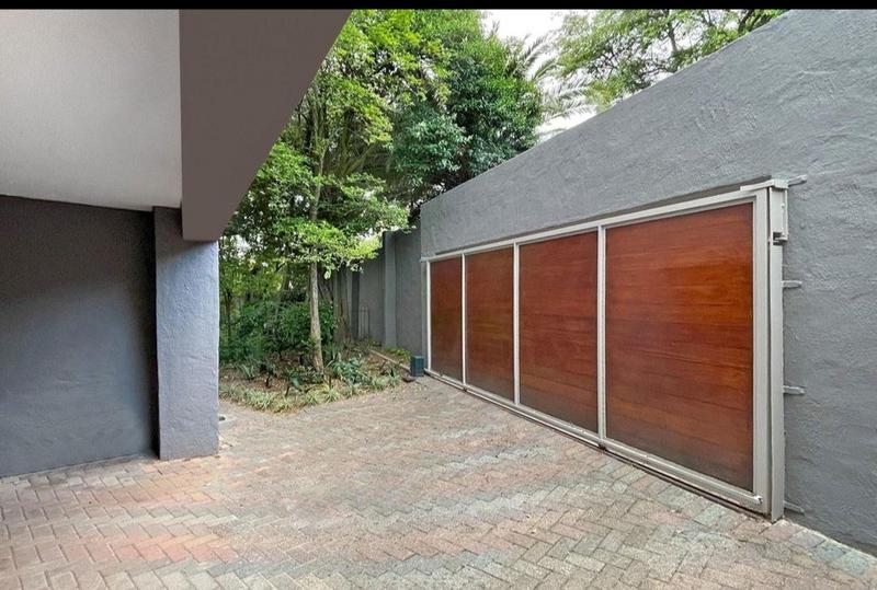 6 Bedroom Property for Sale in Hyde Park Gauteng