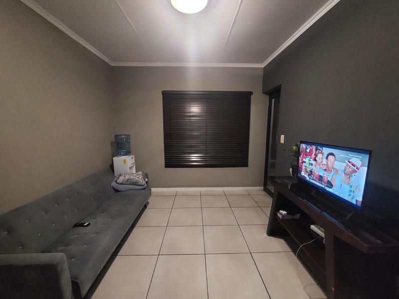 1 Bedroom Property for Sale in Olivedale Gauteng