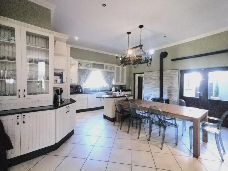 4 Bedroom Property for Sale in Featherbrooke Estate Gauteng