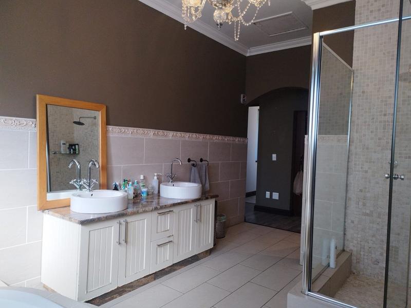 4 Bedroom Property for Sale in Featherbrooke Estate Gauteng