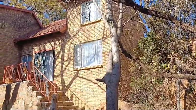 2 Bedroom Property for Sale in La Montagne Gauteng