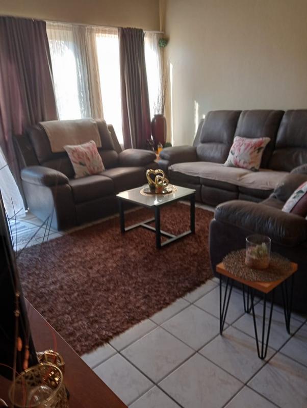 2 Bedroom Property for Sale in La Montagne Gauteng