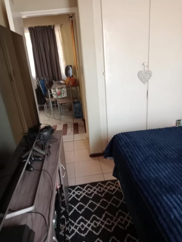 2 Bedroom Property for Sale in La Montagne Gauteng