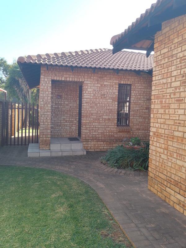 3 Bedroom Property for Sale in Petersfield Gauteng