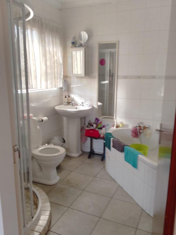 3 Bedroom Property for Sale in Petersfield Gauteng