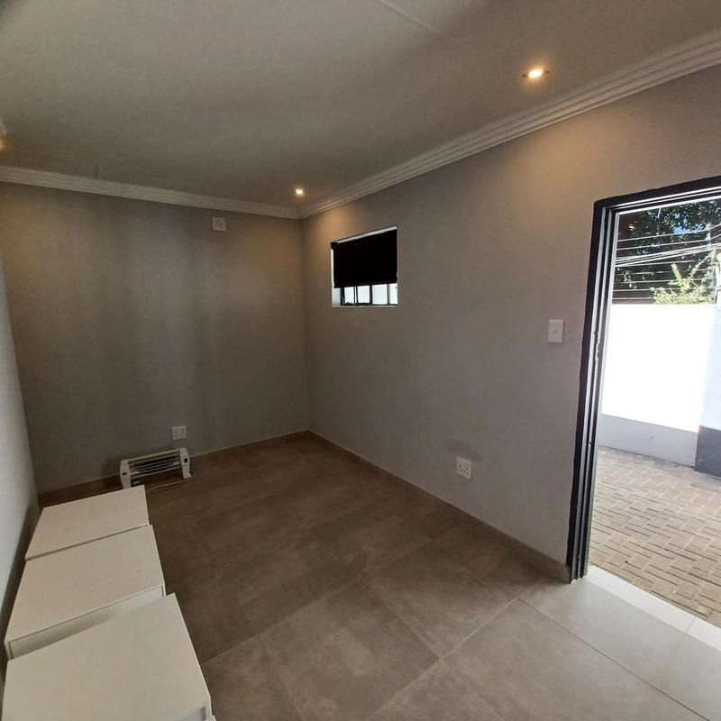 To Let 1 Bedroom Property for Rent in Houghton Estate Gauteng