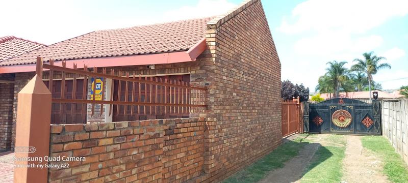 To Let 4 Bedroom Property for Rent in The Orchards Gauteng