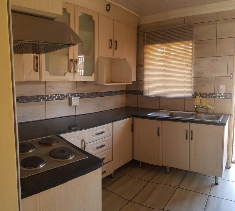 To Let 4 Bedroom Property for Rent in The Orchards Gauteng