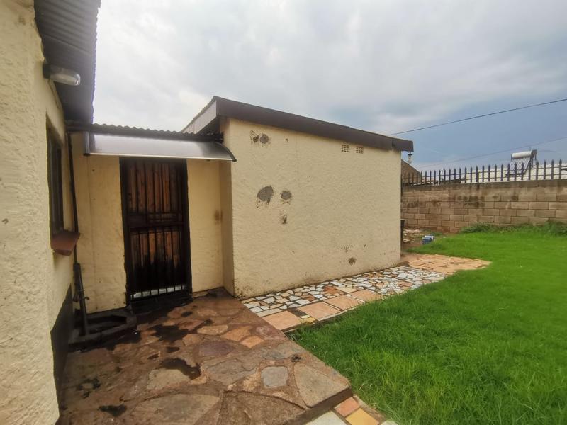 To Let 3 Bedroom Property for Rent in Daveyton Gauteng