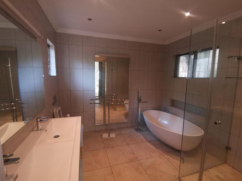 To Let 4 Bedroom Property for Rent in Waterkloof A H Gauteng