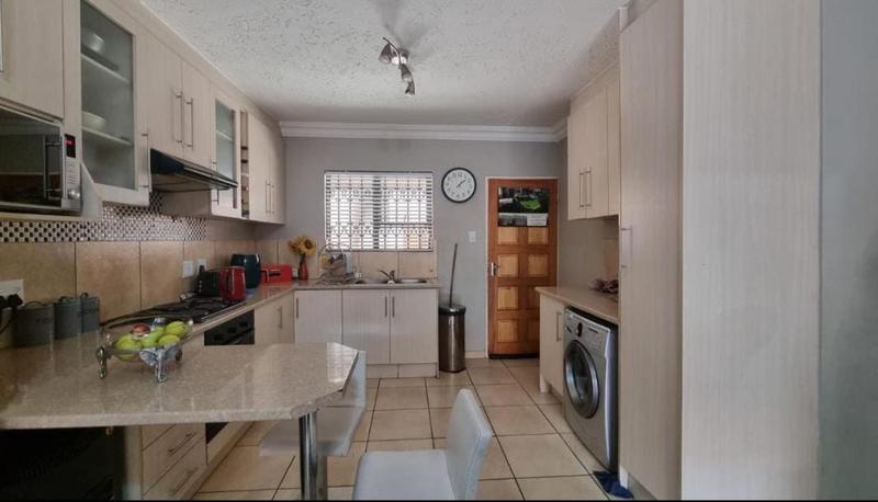 2 Bedroom Property for Sale in Florida Gauteng