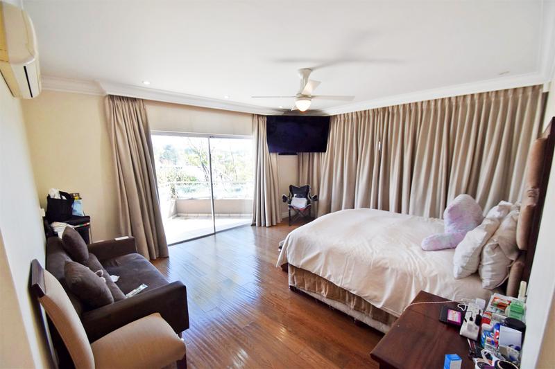 5 Bedroom Property for Sale in Benmore Gardens Gauteng