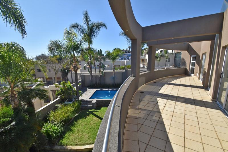 5 Bedroom Property for Sale in Benmore Gardens Gauteng