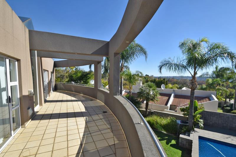 5 Bedroom Property for Sale in Benmore Gardens Gauteng