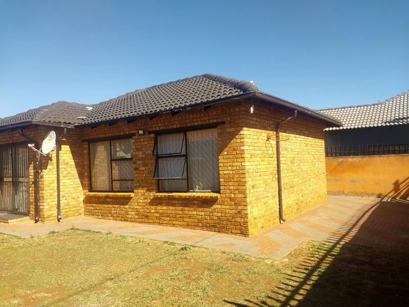 3 Bedroom Property for Sale in Clayville Gauteng