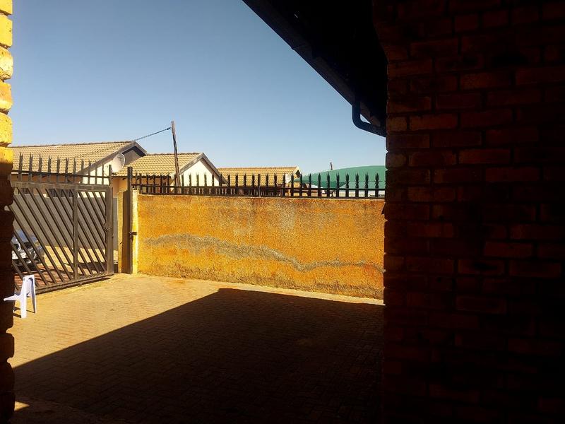 3 Bedroom Property for Sale in Clayville Gauteng