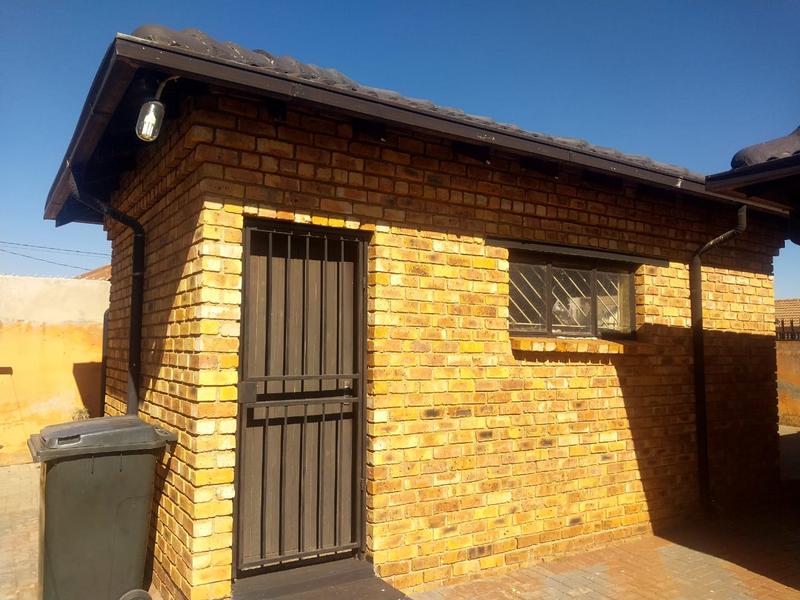 3 Bedroom Property for Sale in Clayville Gauteng