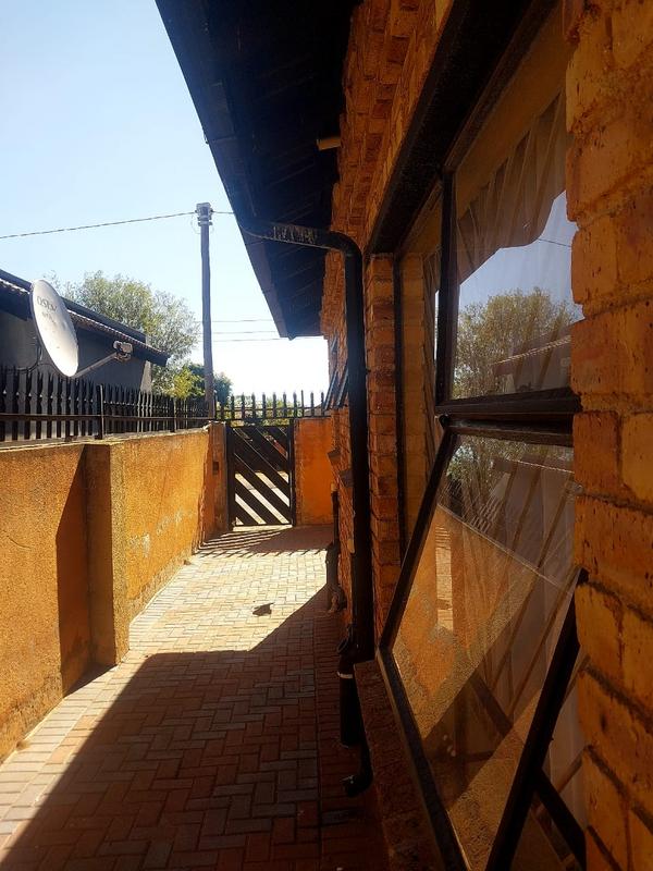 3 Bedroom Property for Sale in Clayville Gauteng