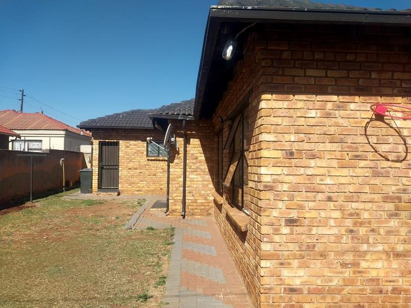 3 Bedroom Property for Sale in Clayville Gauteng