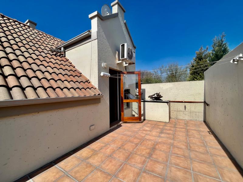 To Let 1 Bedroom Property for Rent in Waverley Gauteng